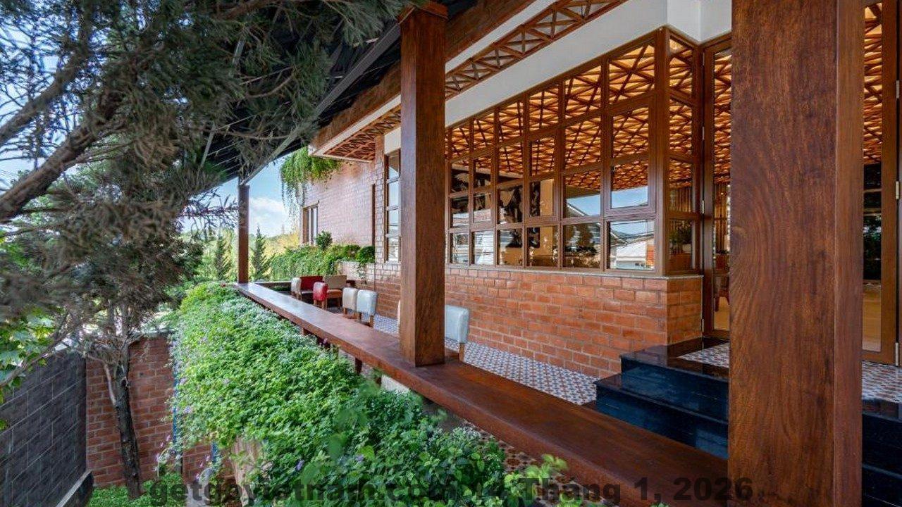 Khu vực ăn sáng tại Brick Hotel Phú Thọ với thực đơn đơn giản