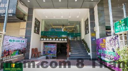 Khu vực lễ tân San Quinze Hanoi Hotel với nhân viên thân thiện và phục vụ chuyên nghiệp