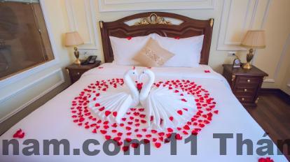 Phòng nghỉ tại Thái Hà Luxury Hotel với không gian rộng rãi, tiện nghi đầy đủ.