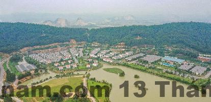 Biển Sam Sơn, chỉ cách khách sạn một đoạn di chuyển ngắn, là điểm đến lý tưởng cho du khách.