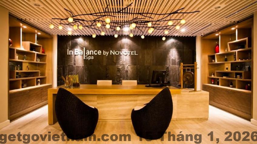 Khu spa và hồ bơi ngoài trời tại Novotel Ha Long Bay