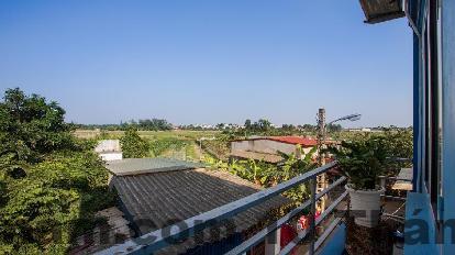 Phòng ngủ tại Tony Villa Hanoi Homestay rộng rãi, giường lớn, ánh sáng tự nhiên