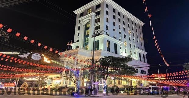 Phòng nghỉ tại khách sạn Thien Son, sạch sẽ và đầy đủ tiện nghi cơ bản.