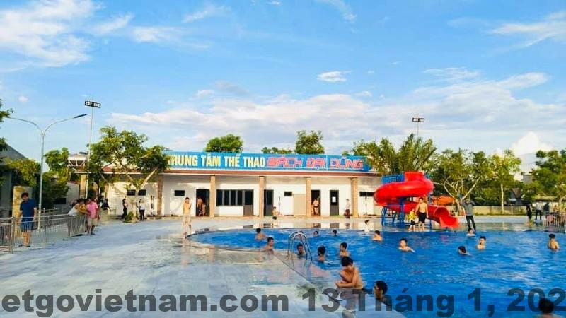 Phòng khách sạn với không gian thoáng mát nhưng có thể gặp vấn đề về độ ẩm.