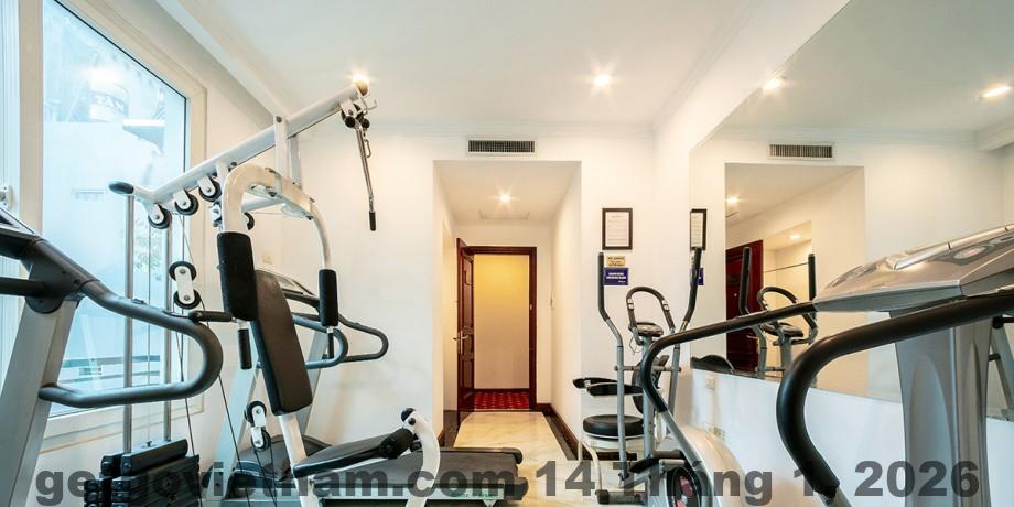 Khu vực ăn sáng tại A25 Hotel với buffet đơn giản gồm món Việt và món cơ bản