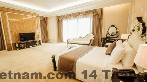 Quầy lễ tân Thái Dương Hotel với phong cách phục vụ thân thiện