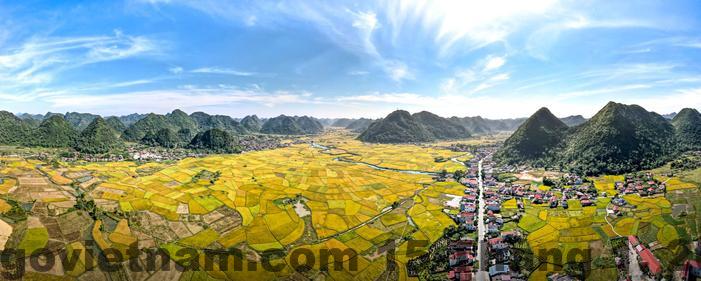 Khu vực lễ tân khách sạn phong cách truyền thống, phục vụ cơ bản