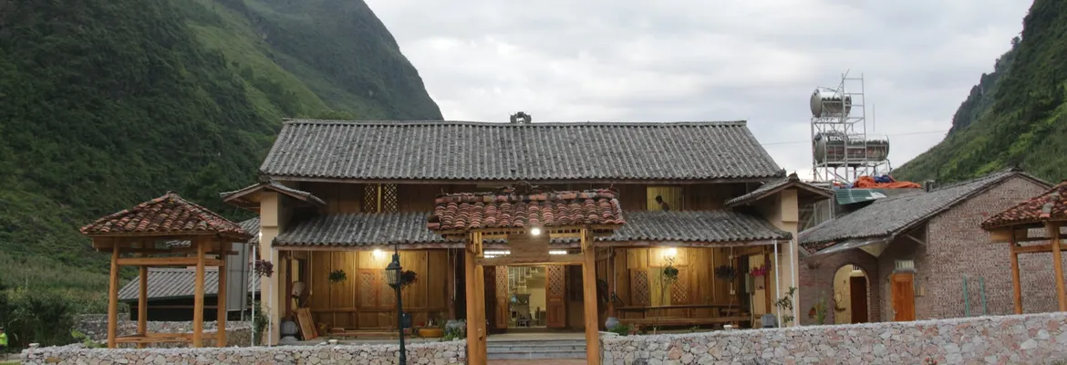 Nhân viên tại Homestay A Kiệt luôn niềm nở và thân thiện, sẵn sàng hỗ trợ khách hàng