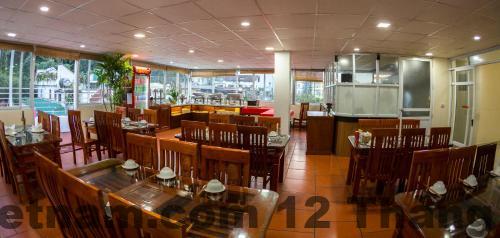 Không gian ăn sáng đơn giản tại SAPA LAND HOTEL