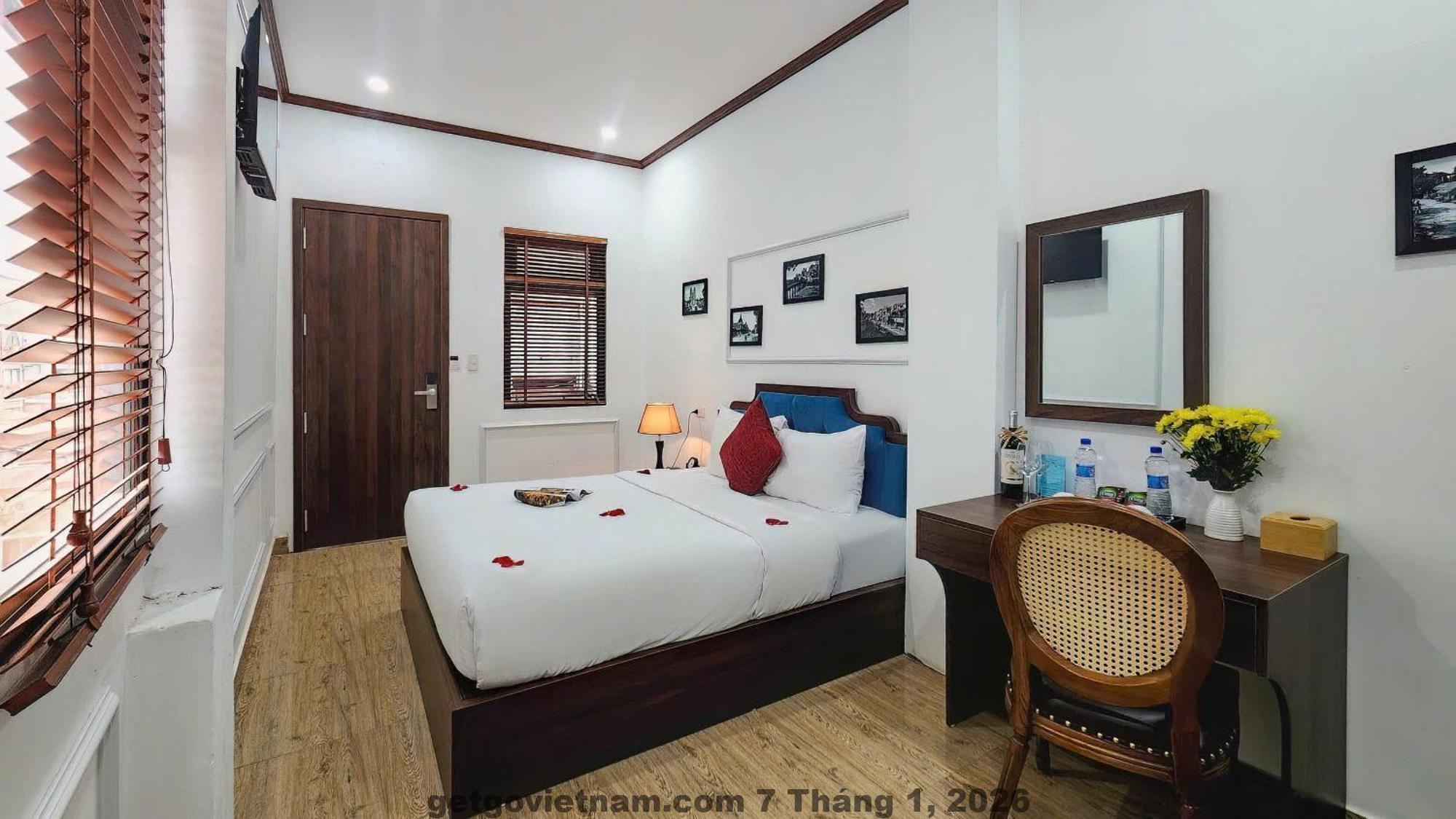 Phòng ngủ tại The Ambery Hanoi Boutique Hotel & Travel với thiết kế nhỏ gọn