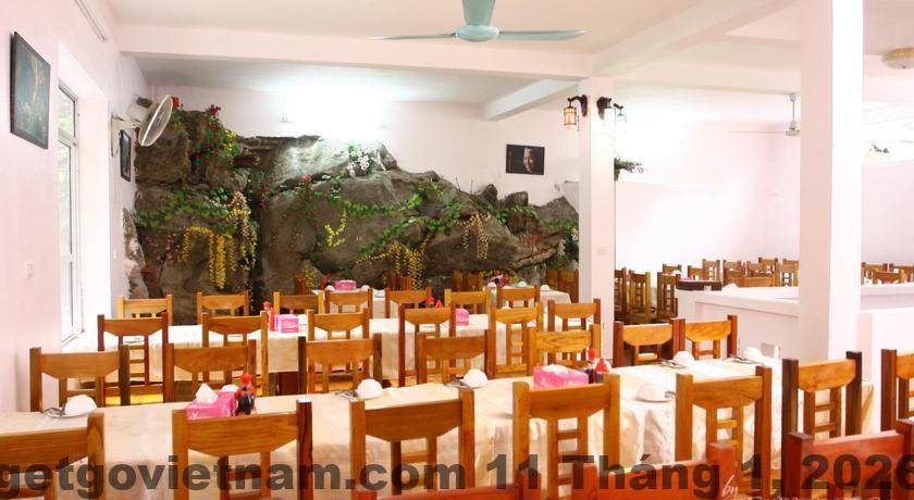 Không gian xung quanh khách sạn SATURDAY với cảnh quan thoáng đãng, thuận tiện cho các chuyến tham quan.