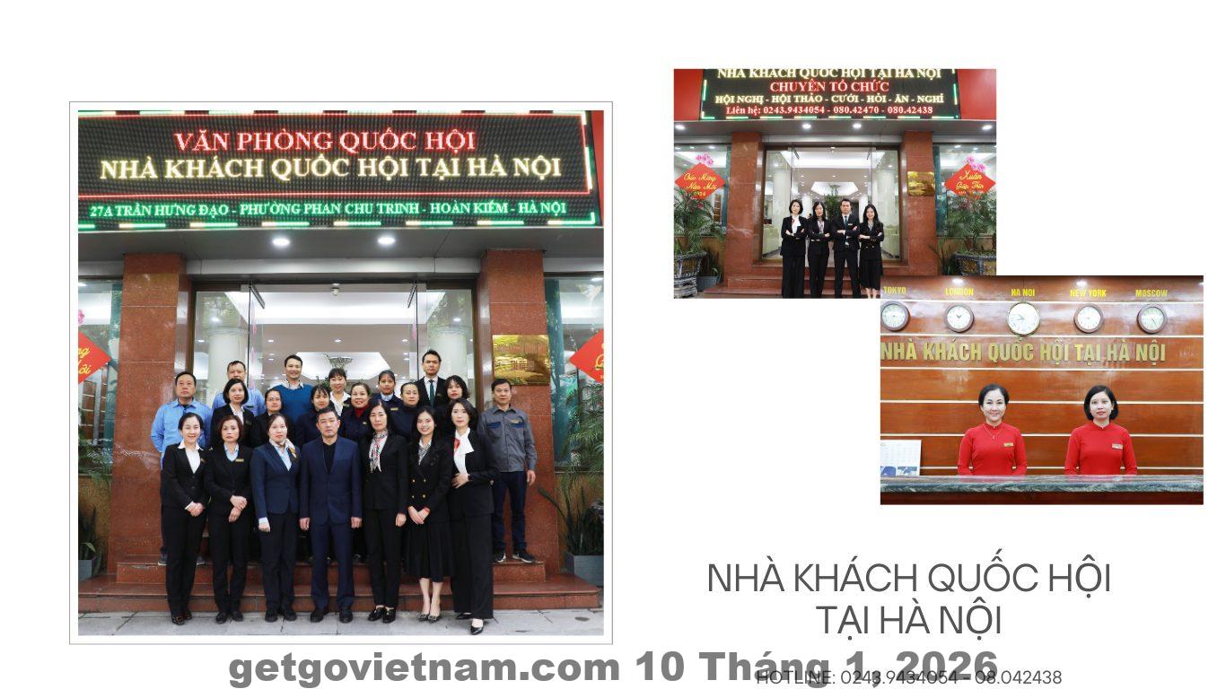 Nhân viên lễ tân tại Nhà khách Quốc hội luôn tận tình phục vụ khách hàng.
