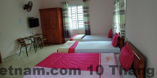 Dịch vụ thân thiện, chào đón du khách với nụ cười và sự hiếu khách.