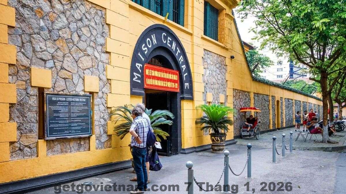 Mặt tiền Bonsella Hotel Hà Nội trong ngõ Báo Khánh, phong cách boutique hiện đại