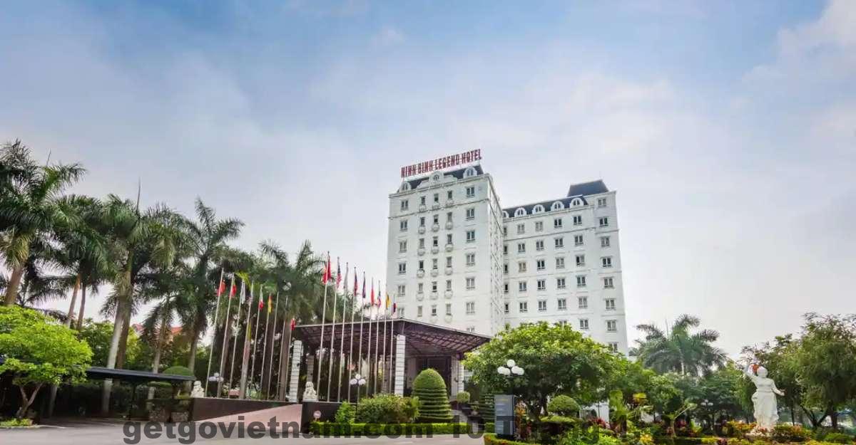 Khu vực buffet sáng tại Tường Vân Legend Hotel với các món ăn cơ bản