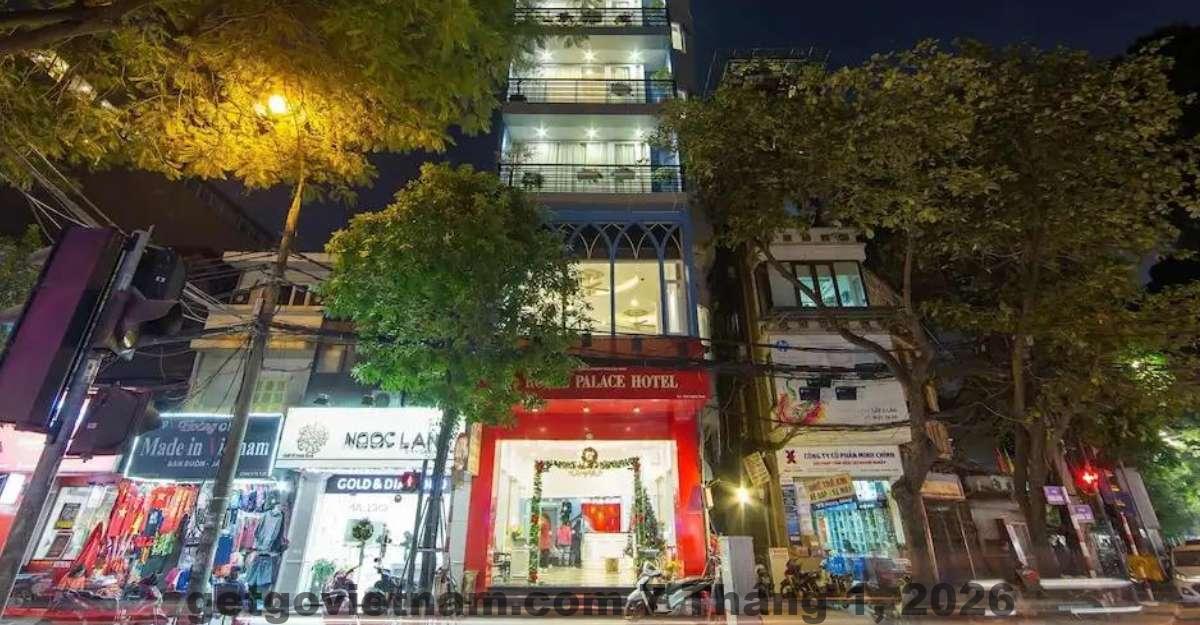 Phòng ngủ Tulinh Palace Hotel với nội thất hiện đại, diện tích vừa phải