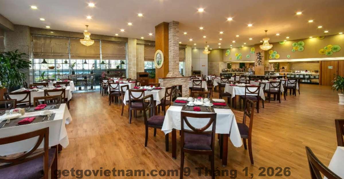 Phòng tắm tại Khách sạn La Casa Hà Nội sạch sẽ, đầy đủ tiện nghi cơ bản