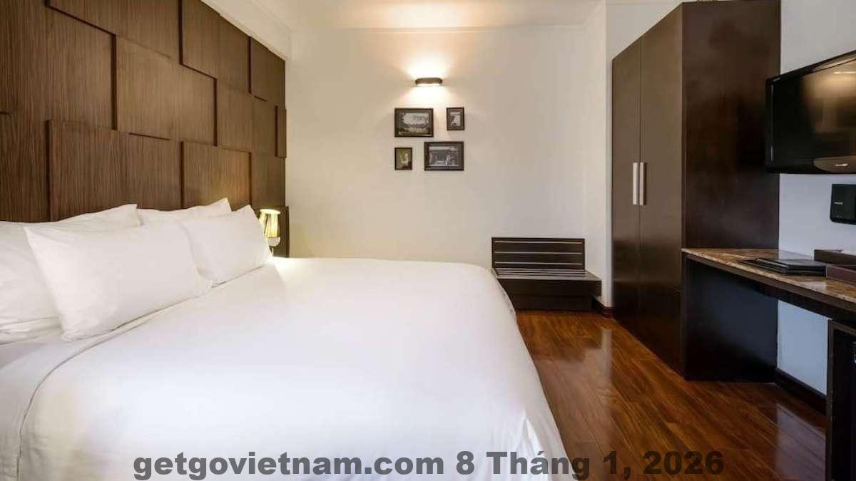 Khu vực lễ tân La Nueva Boutique Hotel Hanoi với đội ngũ nhân viên thân thiện