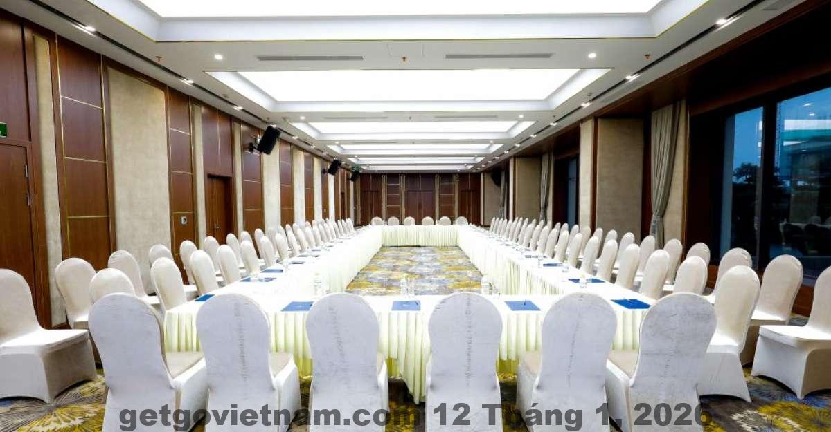 Hồ bơi trong nhà tại Grand Phoenix Hotel Bac Ninh phù hợp thư giãn nhẹ nhàng