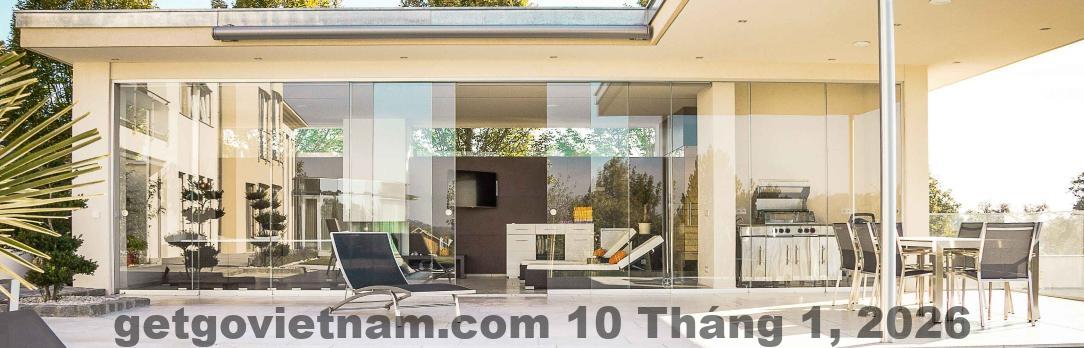 Khung cảnh mặt tiền của khách sạn Ngân Hà, với không gian rộng rãi và thoáng mát, tạo cảm giác thân thiện và dễ chịu.