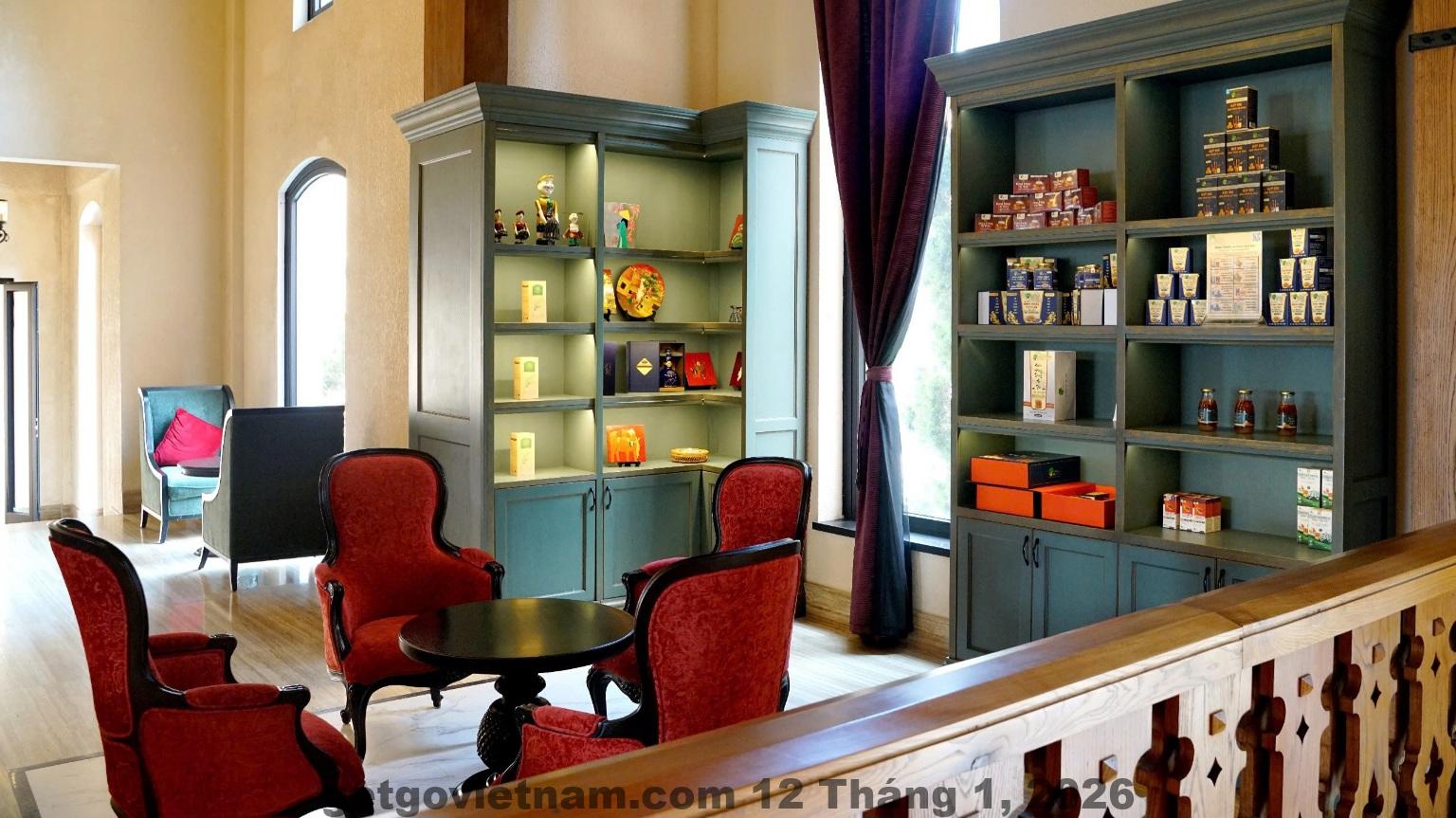 Hành lang và không gian chung tại VENUS HOTEL K15 sạch sẽ và yên tĩnh