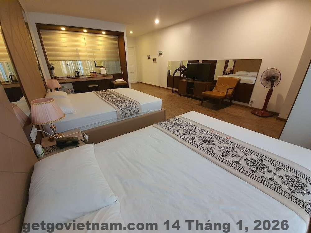 Khu vực lễ tân GRAND HILL Hotel & Apartment với nhân viên thân thiện