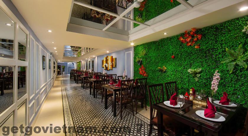 Không gian phố cổ Hà Nội nơi giá phòng phản ánh mạnh yếu tố vị trí