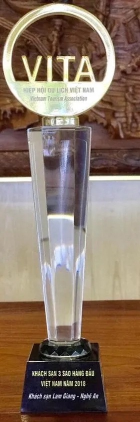 Hồ bơi tại Soa Thuy Hotel sạch sẽ và thoải mái