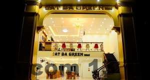 Hồ bơi của khách sạn, nơi du khách có thể thư giãn sau những giờ tham quan.