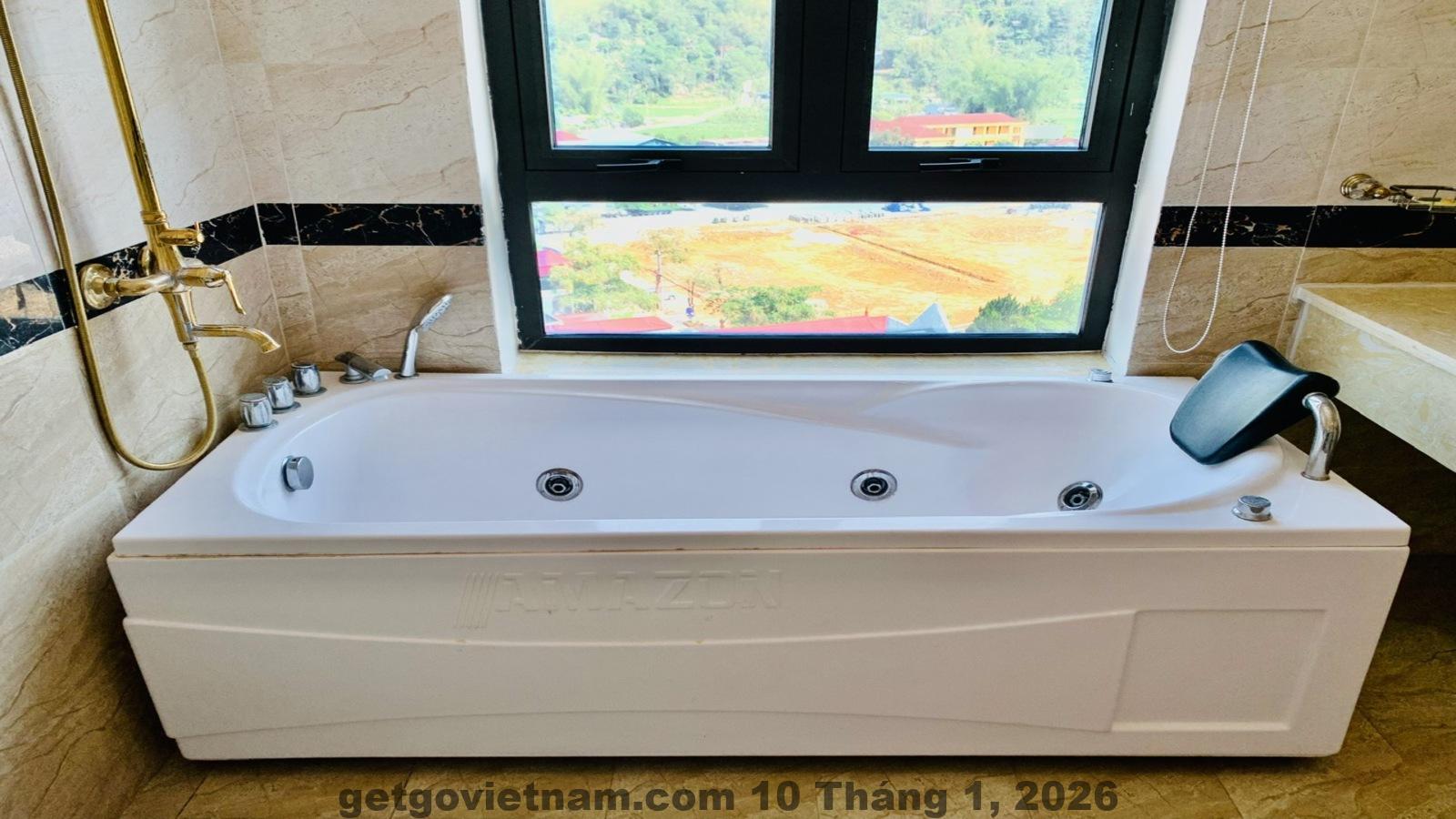 Khuôn viên thoáng đãng và yên tĩnh của khách sạn.