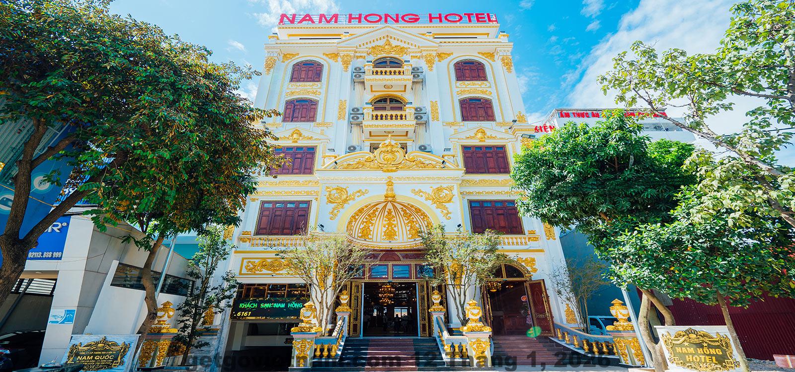 Một góc nhìn tổng thể từ phía ngoài của khách sạn, nơi khách hàng có thể cảm nhận sự sang trọng và thoải mái ngay từ lần đầu tiên đến thăm.