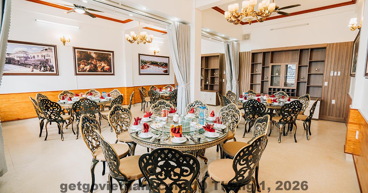 Bữa sáng tại nhà hàng của Khách sạn Nam Hồng