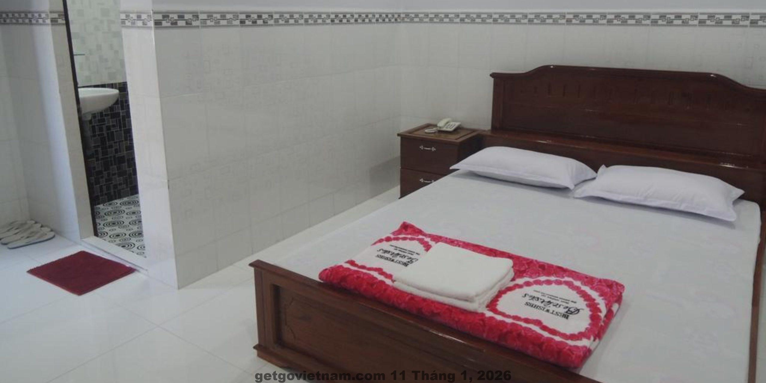 Khu vực lễ tân khách sạn quy mô nhỏ tại Hòa Bình