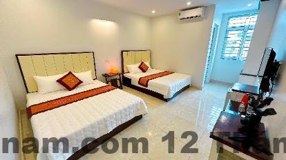 Mặt tiền Khách sạn Hùng Phương Cô Tô với thiết kế đơn giản, phong cách khách sạn phổ thông