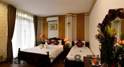 Phòng dorm Cue Hub Hostel với giường tầng và tủ locker cá nhân