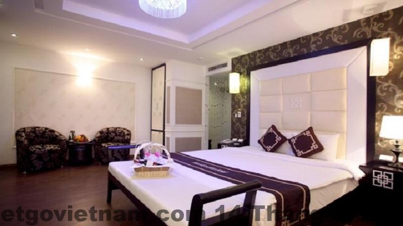 Khu vực Hàng Bột gần Hanoi Emotion Hotel, thuận tiện đi bộ tới Văn Miếu