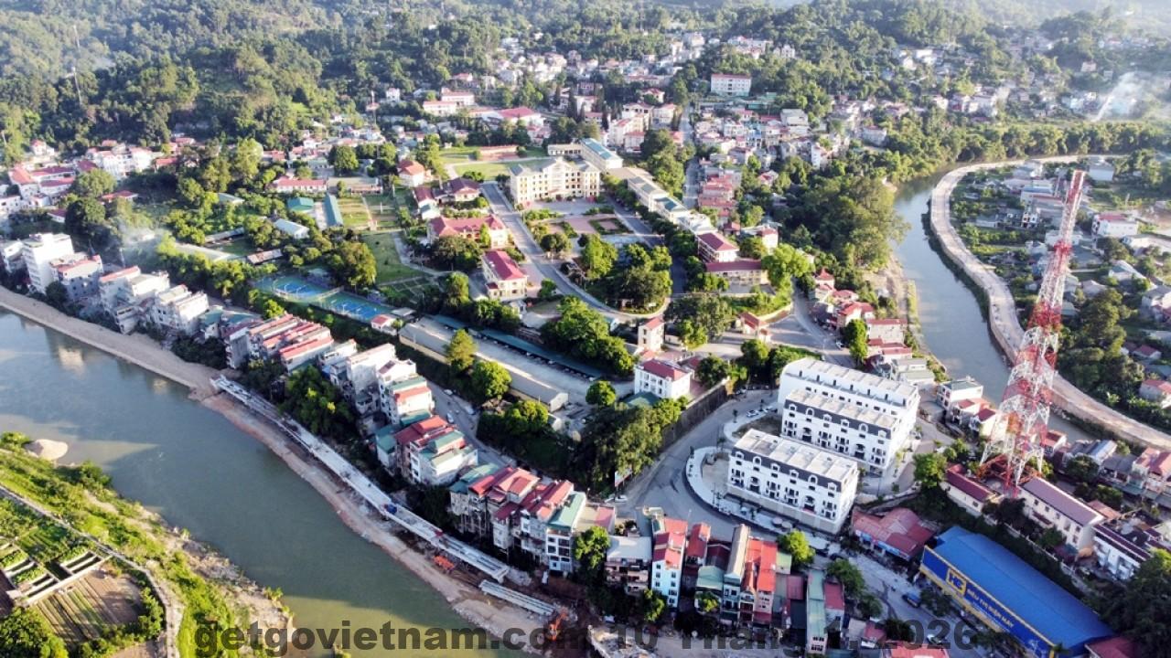 Ẩm thực địa phương đơn giản tại khu vực Hồ Thang Hen