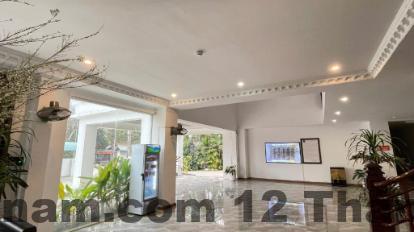 Phòng ngủ tiêu chuẩn tại Khách Sạn Kim Thành Vĩnh Yên với nội thất gỗ cơ bản