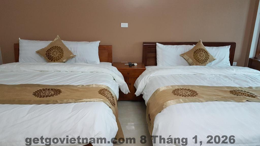 Phòng tại OYO 756 Love Hotel - sạch sẽ nhưng hơi nhỏ và thiếu ánh sáng