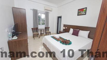 Phòng nghỉ tại Family Transit Hotel có diện tích vừa phải, nội thất đơn giản, phù hợp nghỉ ngắn ngày