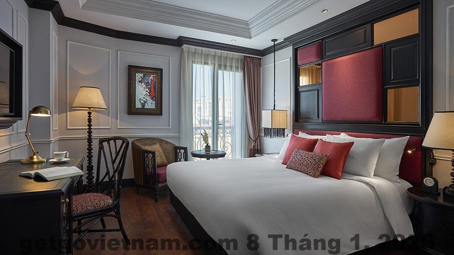 Phòng Deluxe với ban công, không gian rộng rãi và thoáng mát, phù hợp cho các kỳ nghỉ thư giãn