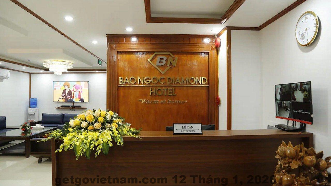 Mặt tiền Khách sạn Bảo Ngọc Cao Bằng nằm trên đường Bế Văn Đàn, trung tâm thành phố