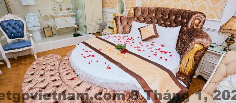 Khu vực lễ tân King’s Hotel Mỹ Đình – phong cách truyền thống