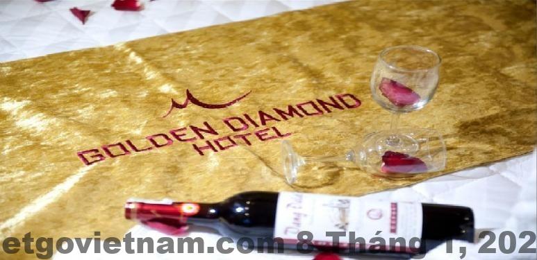 Nhân viên lễ tân luôn sẵn sàng giúp đỡ khách hàng