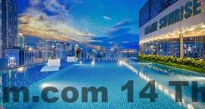 Hồ bơi tại khách sạn G8 Luxury với tầm nhìn thành phố