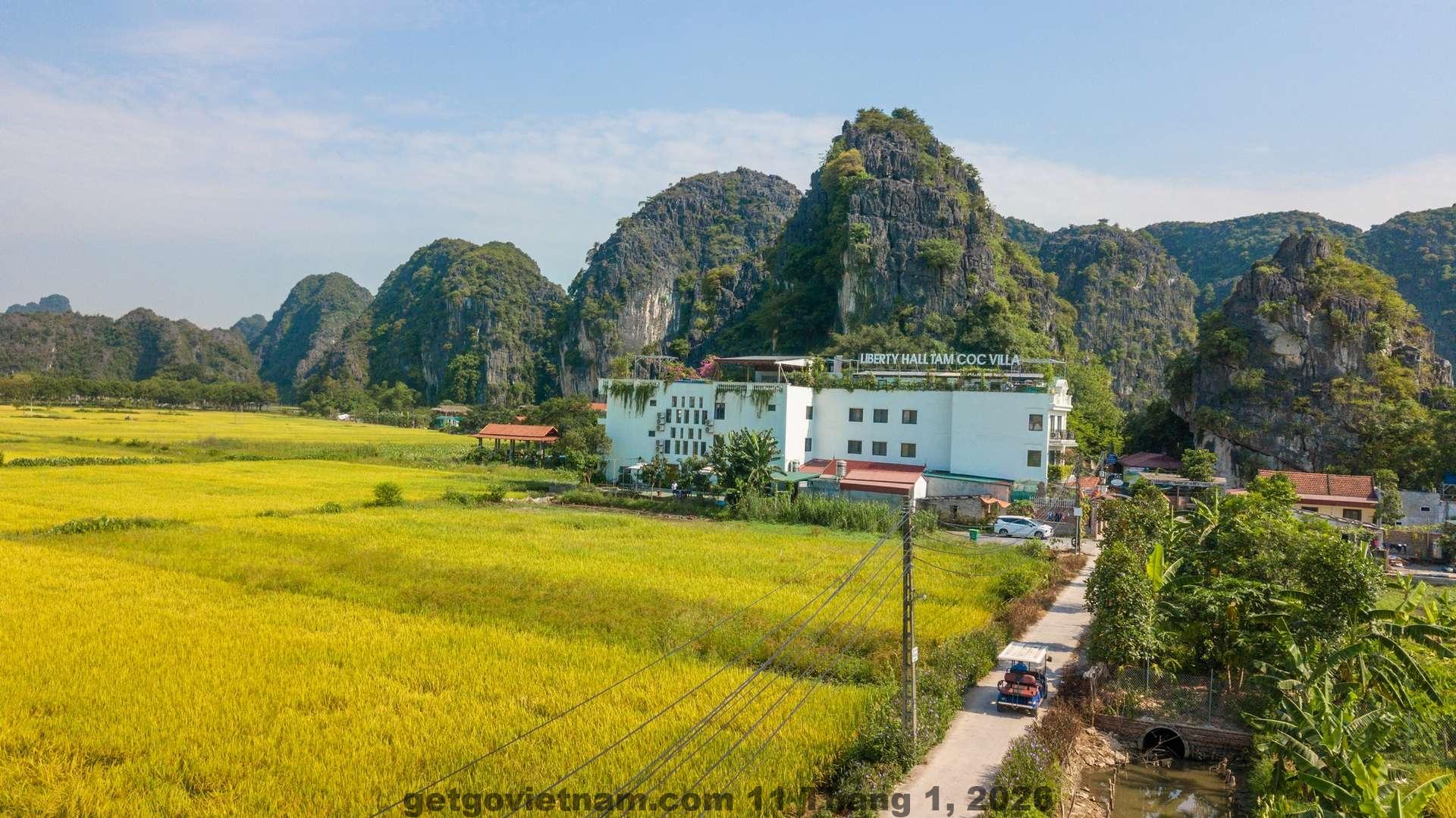 Khu vực buffet sáng tại Nam Hoa Hotel với món Á – Âu cơ bản