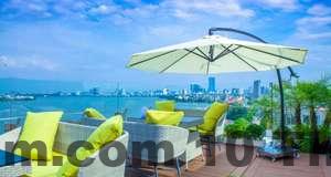 Phòng suite tại Westlake Emerald Suites với không gian rộng và bếp riêng