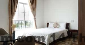 Bữa sáng buffet tại khách sạn Hoa Phong với đa dạng món ăn Việt và phương Tây