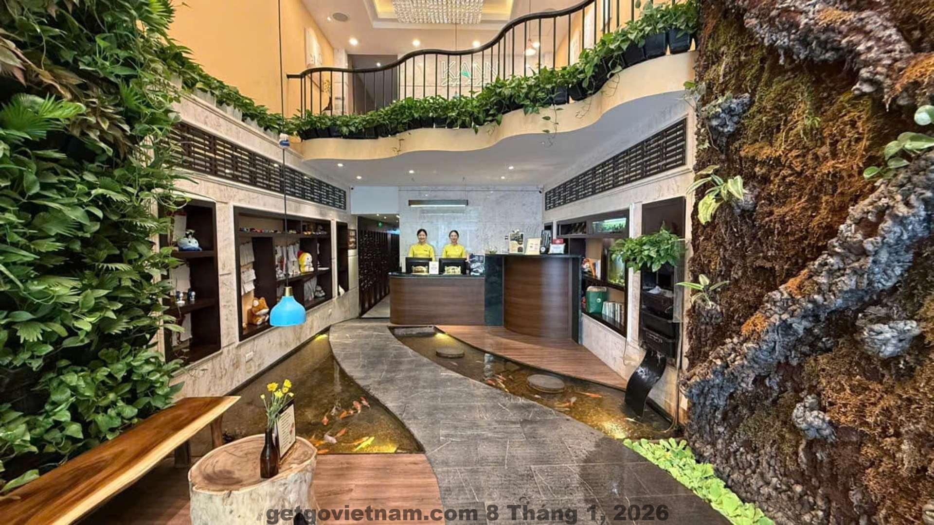 Phòng tắm tại Hanoi Harmonia Hotel & Spa với thiết kế gọn gàng