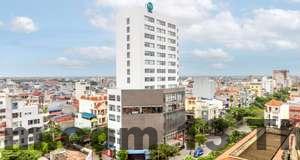 LakeSide Hotel Phòng: Nội thất phòng nghỉ hiện đại và rộng rãi